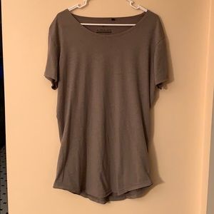 Alphalete Large Slate Scoop Neck Scalloped Tee